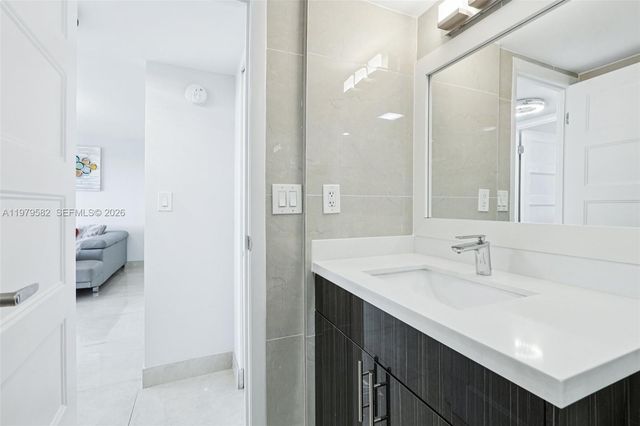 20379 W Country Club Dr 1436, Aventura, FL 33180