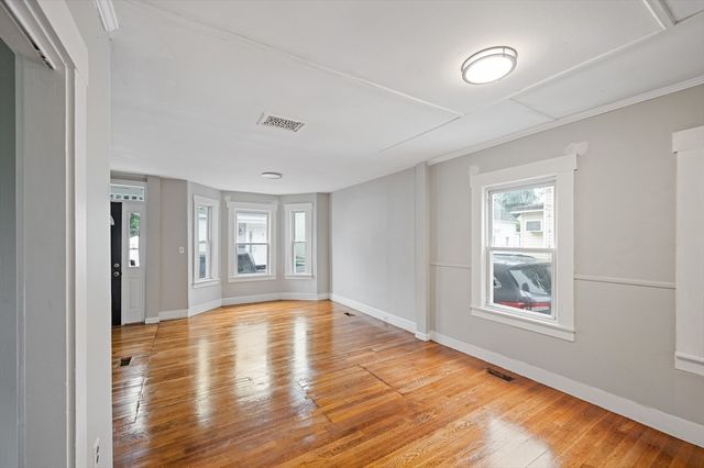 4 Pollard Ave, Lowell, MA 01850