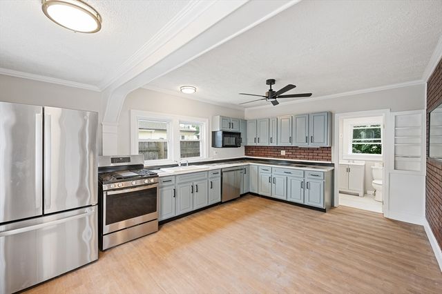 4 Pollard Ave, Lowell, MA 01850