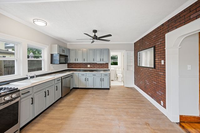 4 Pollard Ave, Lowell, MA 01850