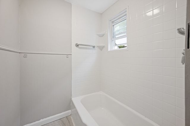4 Pollard Ave, Lowell, MA 01850