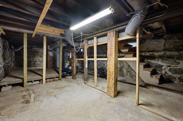 4 Pollard Ave, Lowell, MA 01850
