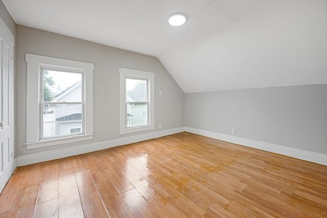4 Pollard Ave, Lowell, MA 01850