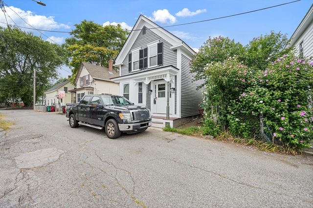 4 Pollard Ave, Lowell, MA 01850