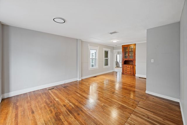 4 Pollard Ave, Lowell, MA 01850