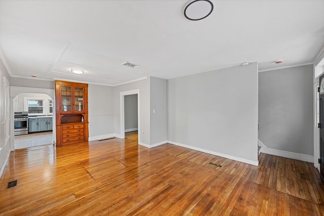 4 Pollard Ave, Lowell, MA 01850