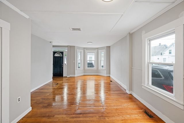 4 Pollard Ave, Lowell, MA 01850