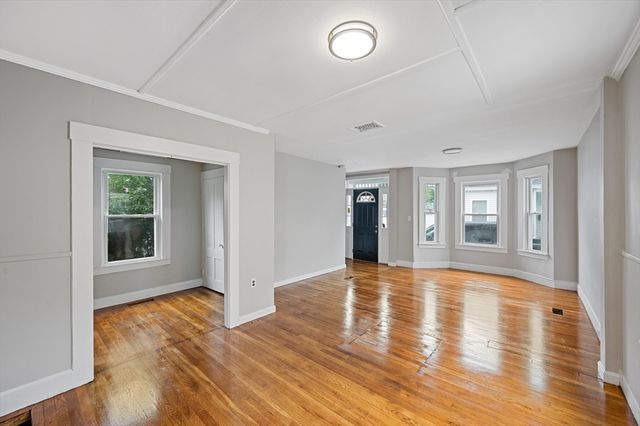 4 Pollard Ave, Lowell, MA 01850