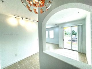 10012 NW 7th St 208, Miami, FL 33172
