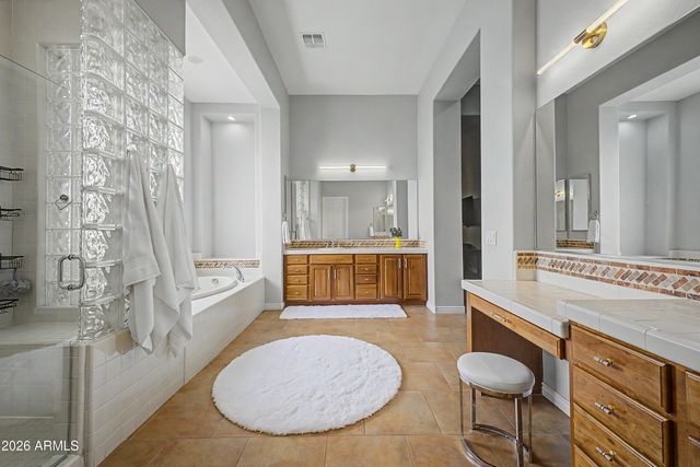 40802 N THUNDER HILLS Court, Phoenix, AZ 85086