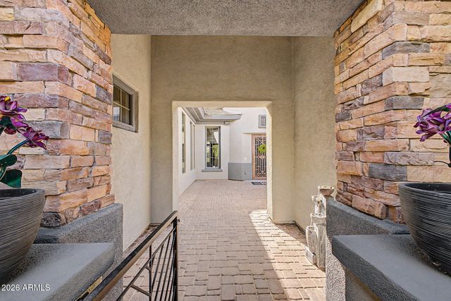 40802 N THUNDER HILLS Court, Phoenix, AZ 85086