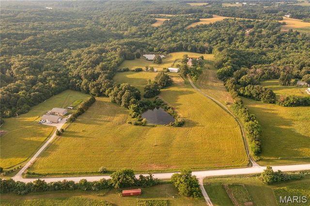 1010 Tick Ridge Road, Silex, MO 63377