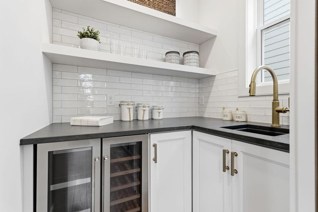 380 Laurel Curve, Golden Valley, MN 55426