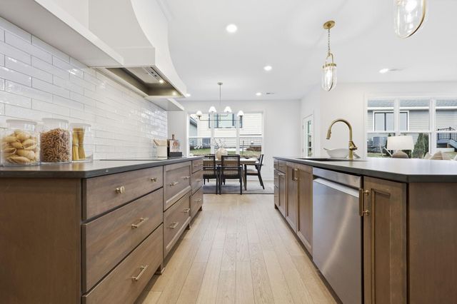 380 Laurel Curve, Golden Valley, MN 55426