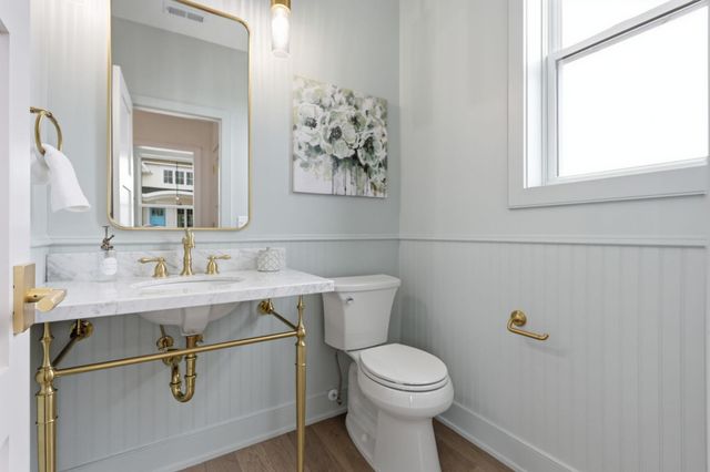 380 Laurel Curve, Golden Valley, MN 55426