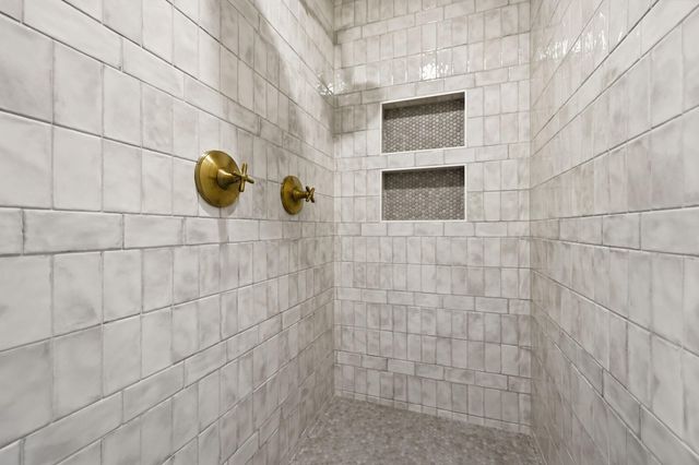 380 Laurel Curve, Golden Valley, MN 55426