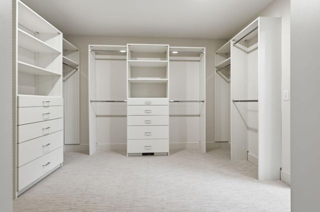 380 Laurel Curve, Golden Valley, MN 55426