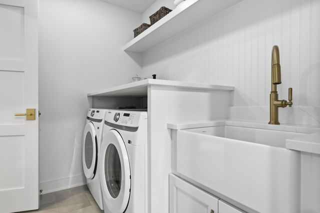 380 Laurel Curve, Golden Valley, MN 55426