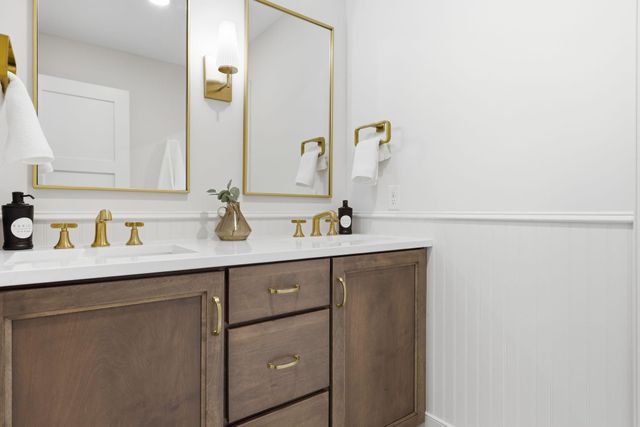 380 Laurel Curve, Golden Valley, MN 55426