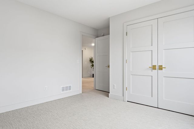 380 Laurel Curve, Golden Valley, MN 55426