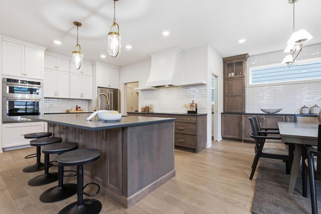 380 Laurel Curve, Golden Valley, MN 55426