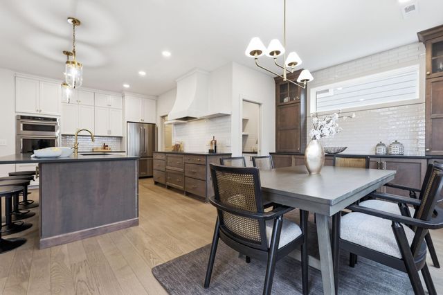 380 Laurel Curve, Golden Valley, MN 55426