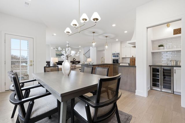 380 Laurel Curve, Golden Valley, MN 55426