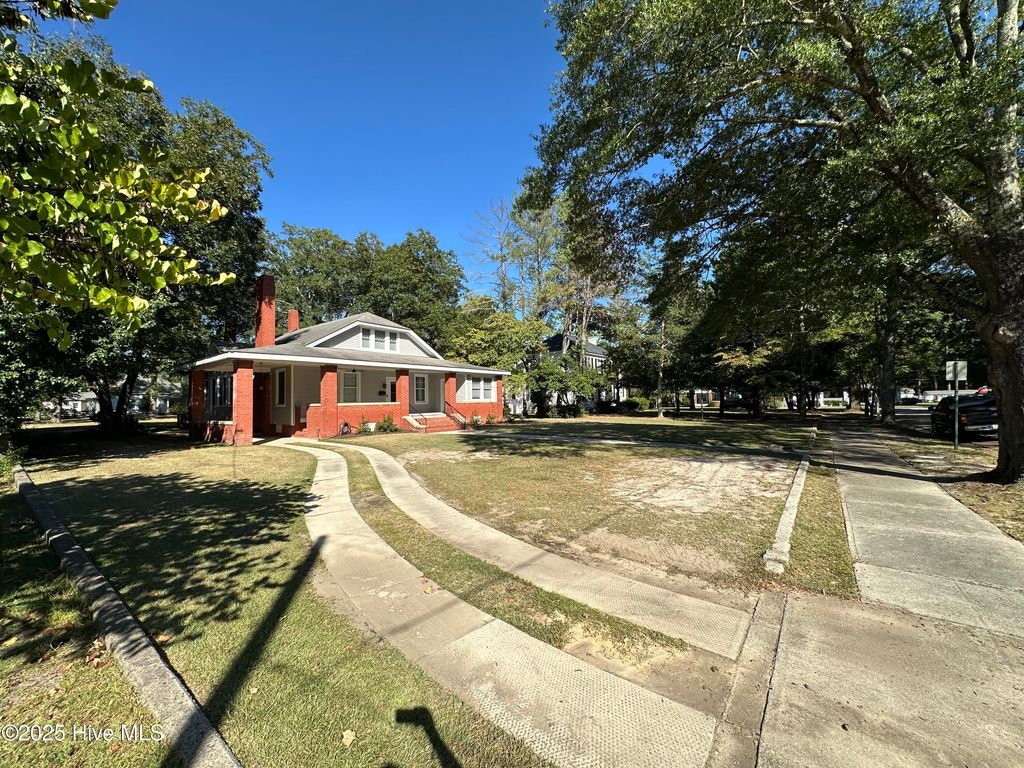 330 Mcrae Street, Laurinburg, NC 28352