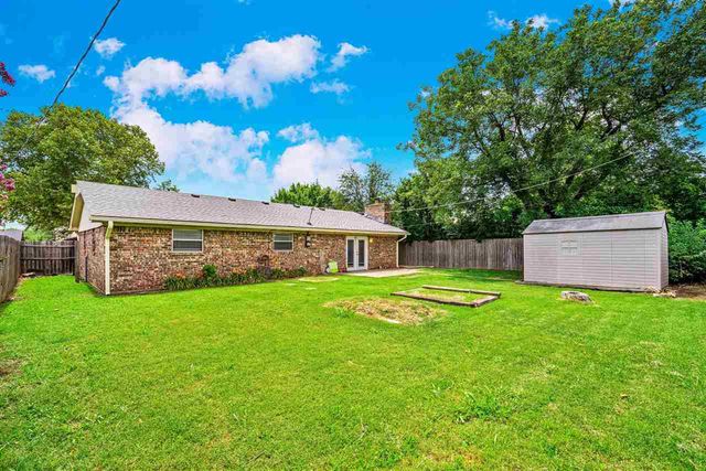 1704 SE Indiana Ave, Lawton, OK 73501