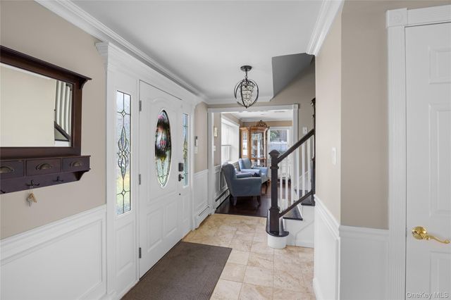 6 Stratton Lane, Stony Brook, NY 11790