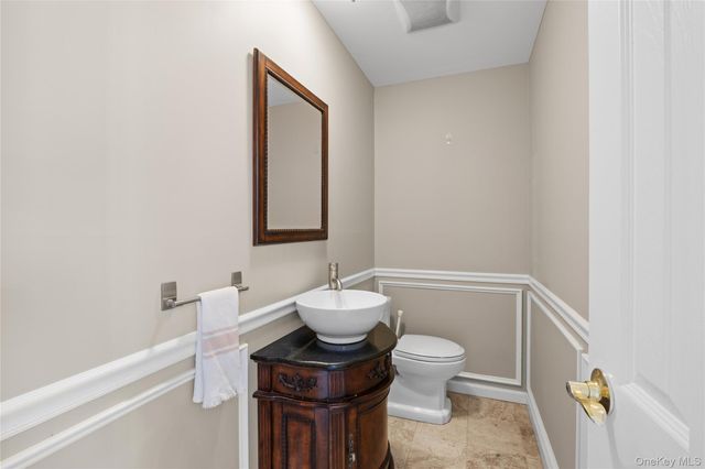 6 Stratton Lane, Stony Brook, NY 11790