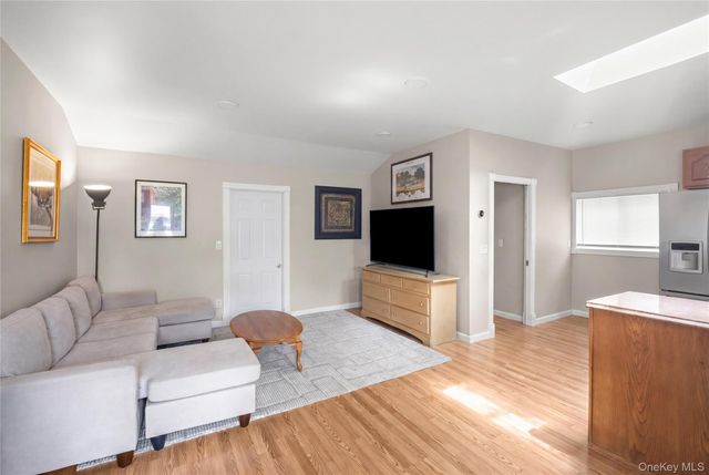 6 Stratton Lane, Stony Brook, NY 11790