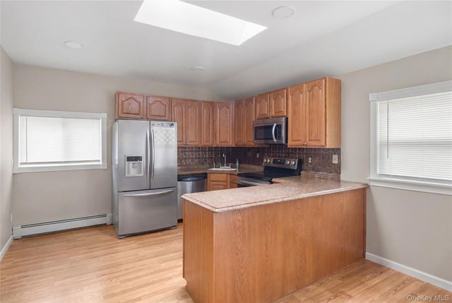 6 Stratton Lane, Stony Brook, NY 11790