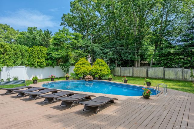 6 Stratton Lane, Stony Brook, NY 11790