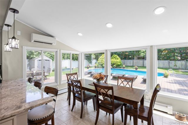 6 Stratton Lane, Stony Brook, NY 11790