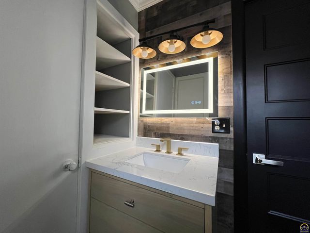 510 Cottonwood ST, Emporia, KS 66801