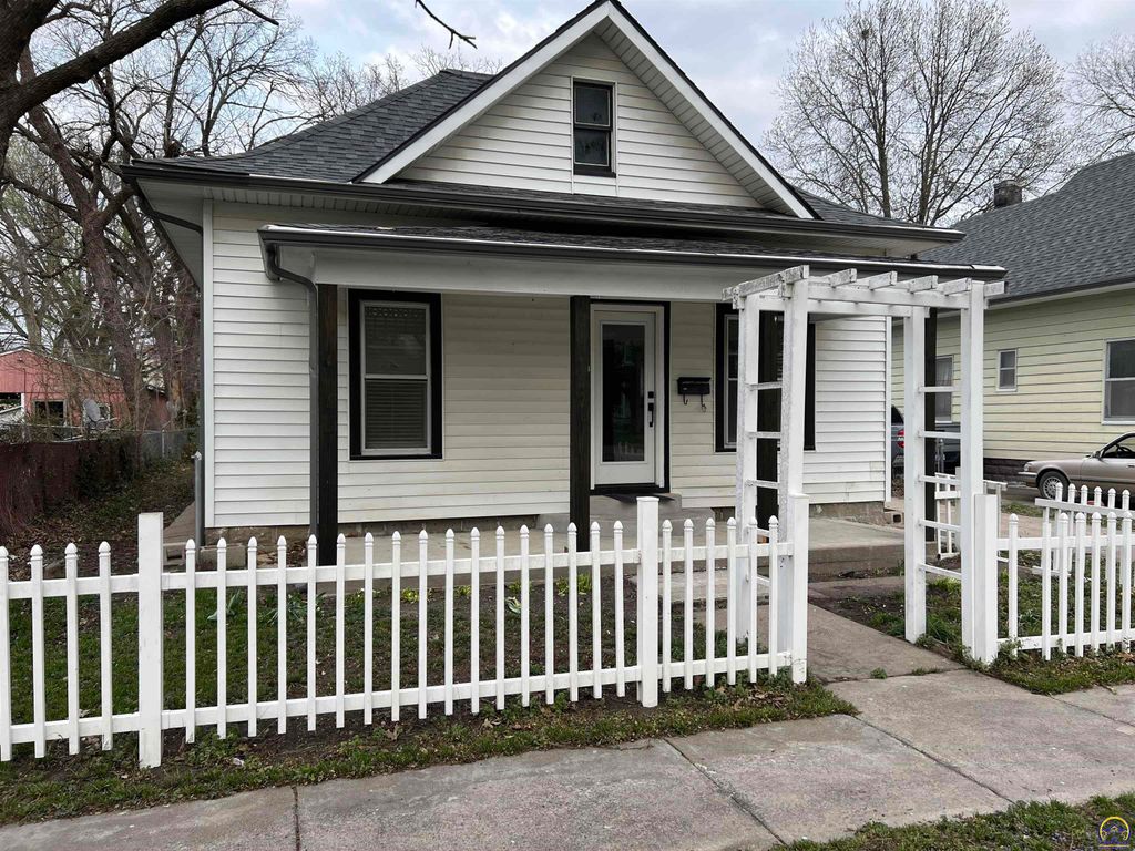 510 Cottonwood ST, Emporia, KS 66801