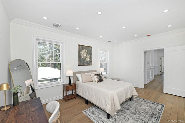 11 Edcris Lane, Huntington, NY 11743