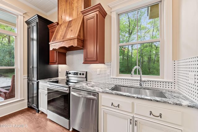 529 Rue La Belle, Breaux Bridge, LA 70517