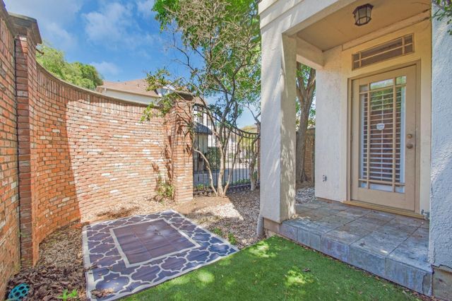 2 Milan Estates, Houston, TX 77056