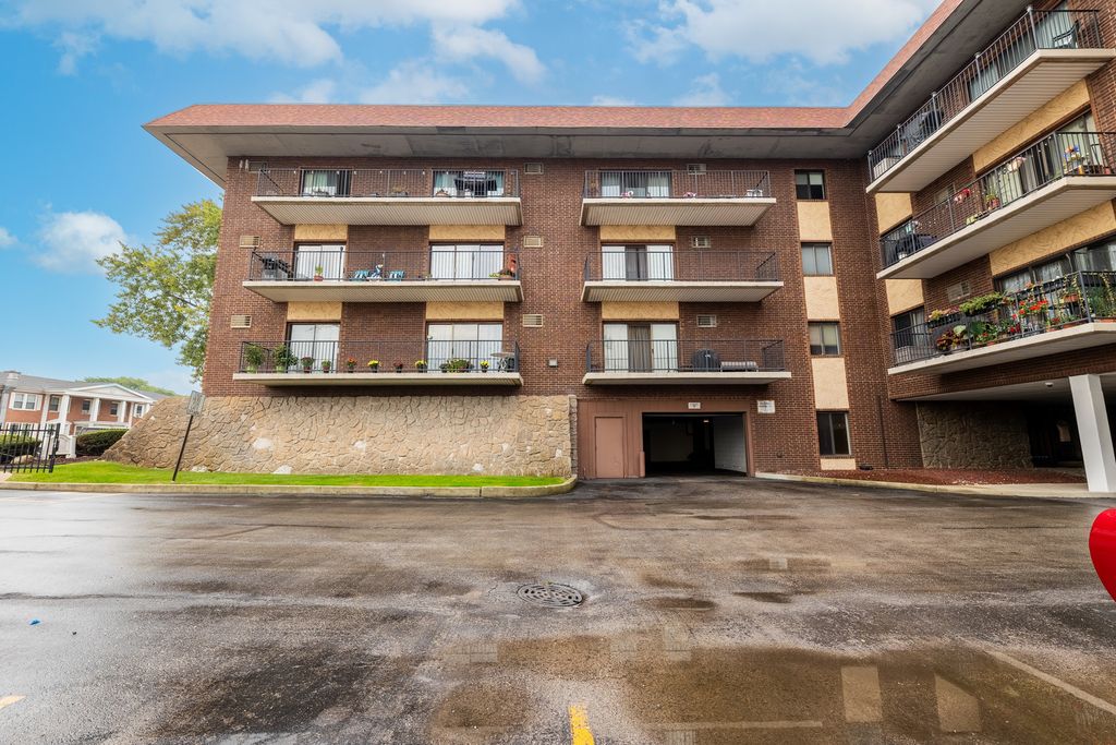 9540 Mayfield Avenue 312S, Oak Lawn, IL 60453
