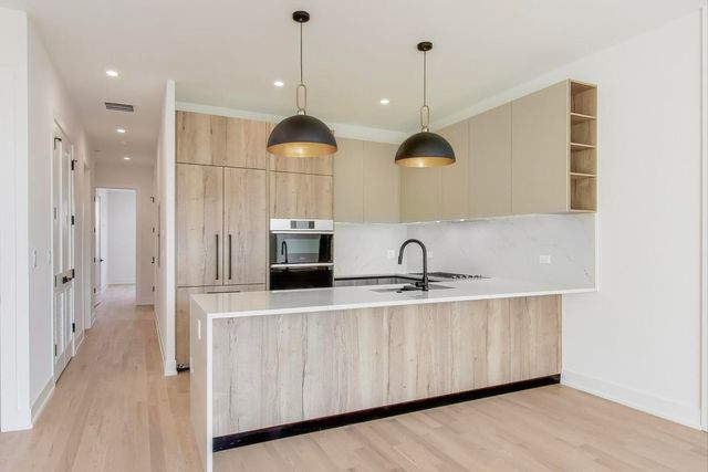 2456 W Cortez Street 2E, Chicago, IL 60622