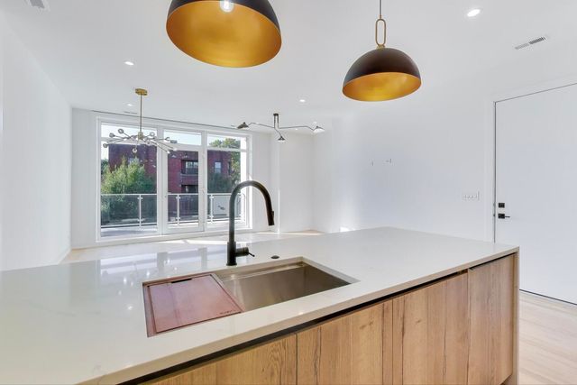 2456 W Cortez Street 2E, Chicago, IL 60622