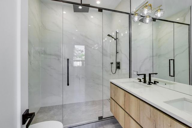 2456 W Cortez Street 2E, Chicago, IL 60622