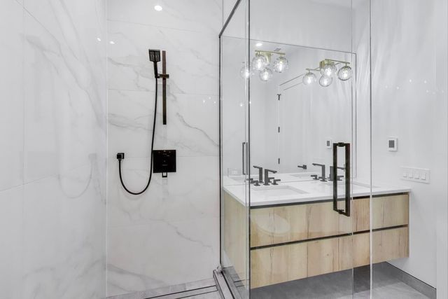 2456 W Cortez Street 2E, Chicago, IL 60622