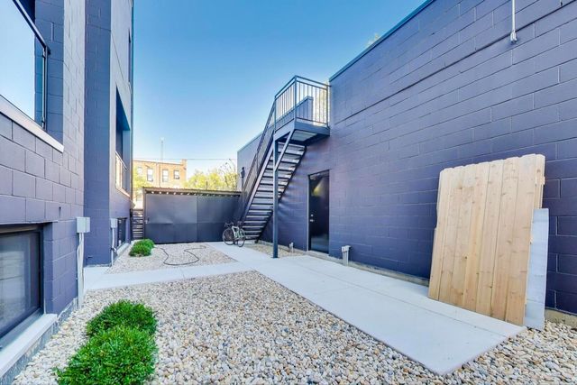 2456 W Cortez Street 2E, Chicago, IL 60622