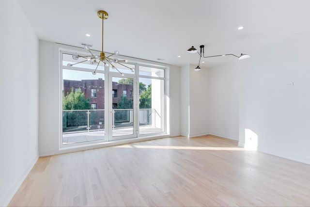 2456 W Cortez Street 2E, Chicago, IL 60622