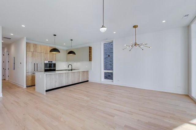 2456 W Cortez Street 2E, Chicago, IL 60622