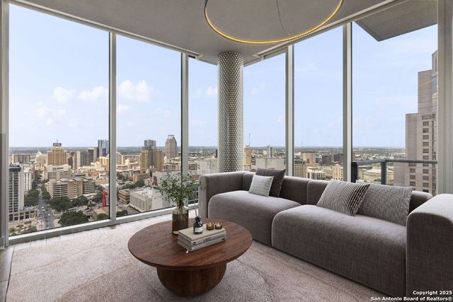 610 E Market St Unit 2508, San Antonio, TX 78205