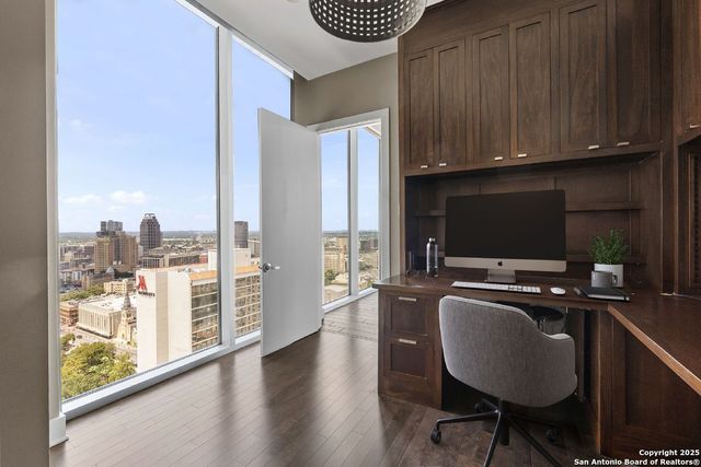 610 E Market St Unit 2508, San Antonio, TX 78205